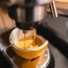 delonghi pulls a beautiful shot Curs de Espresso - Inveti la Prajitorie pe Echipamentul tau